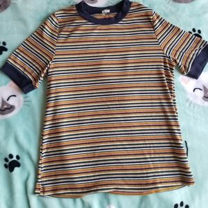 🌸 3 for $20 Striped Ribbed T-Shirt Size S